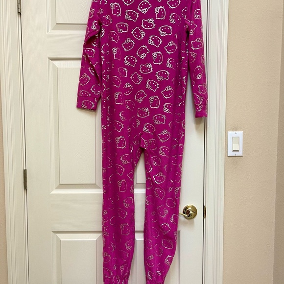 New Without Tags Hello Kitty Onesie PaJama In Size Small - Picture 4 of 11